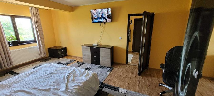 Casă cu 4 camere în Exterior Vest