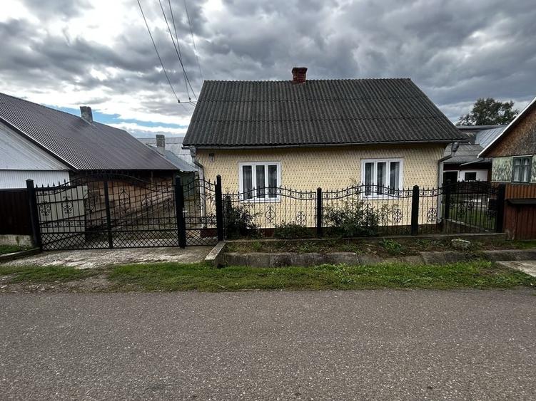 Casă cu 4 camere în Dornești