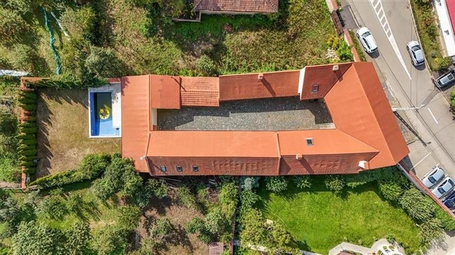 Casă individuală cu 7 camere cu Piscina în Cristian