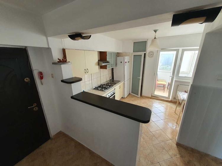 Apartament cu 4 camere decomandat în Gorjului