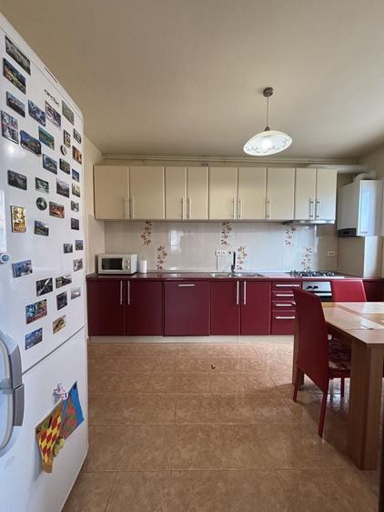 Apartament cu 3 camere decomandat, mobilat în Exterior Nord