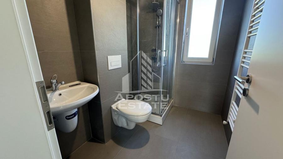 Apartament cu 3 camere semidecomandat în Torontalului