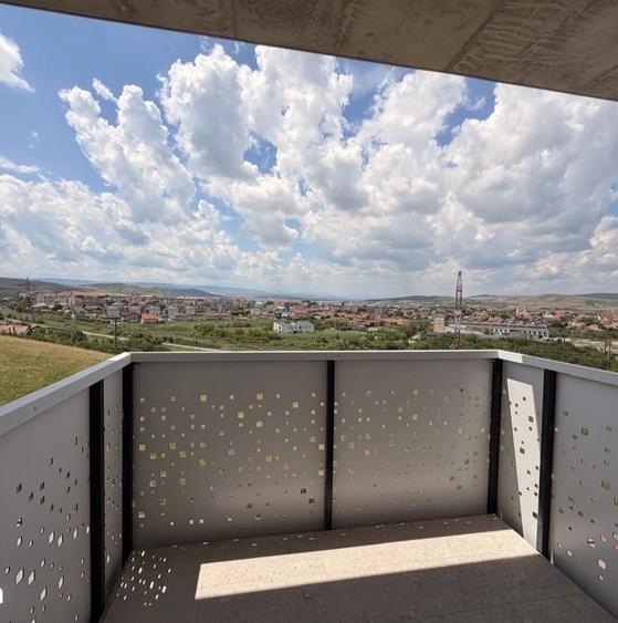 Apartament cu 3 camere decomandat în Florești