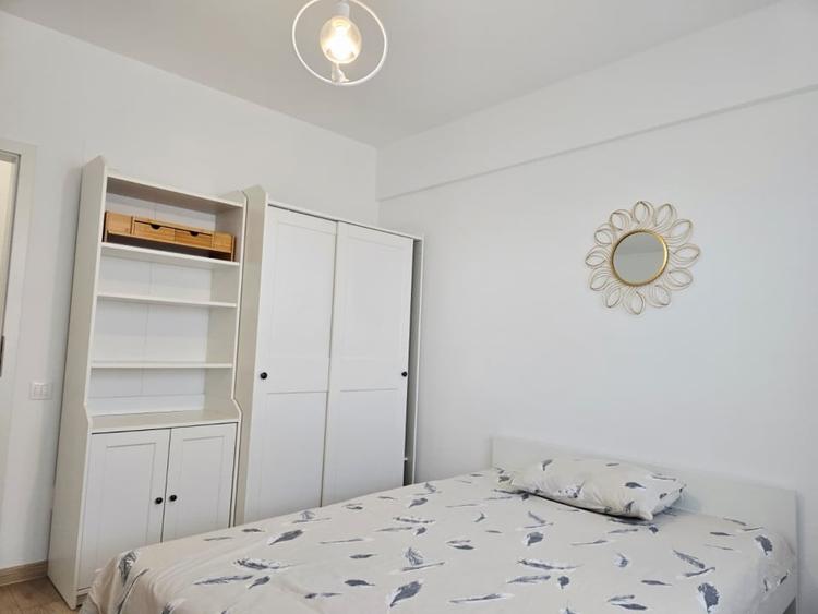 Apartament cu 3 camere semidecomandat, mobilat în Otopeni