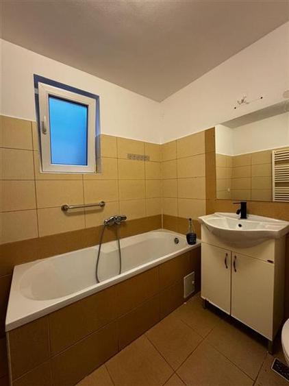 Apartament cu 3 camere semidecomandat, mobilat în Europa
