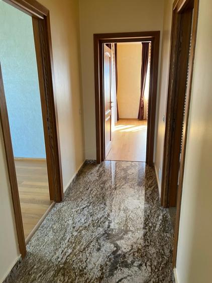 Casă individuală cu 8 camere cu Teren 226 Mp în Central