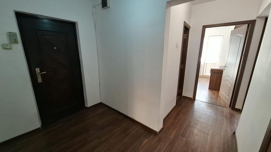 Apartament cu 3 camere decomandat în Dristor