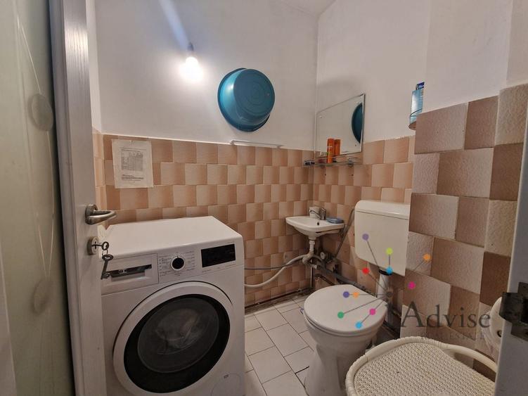 Apartament cu 3 camere decomandat în Tractorul