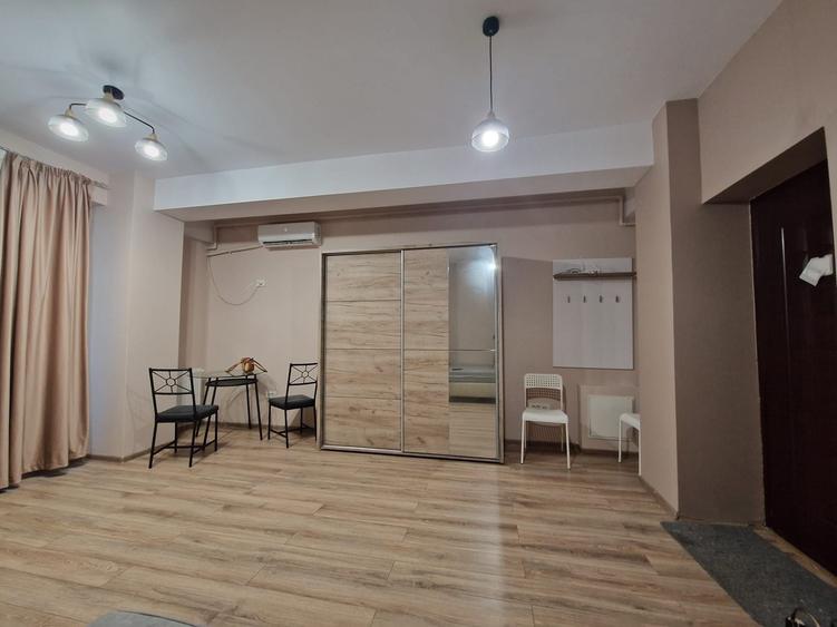 Garsonieră decomandată în Central