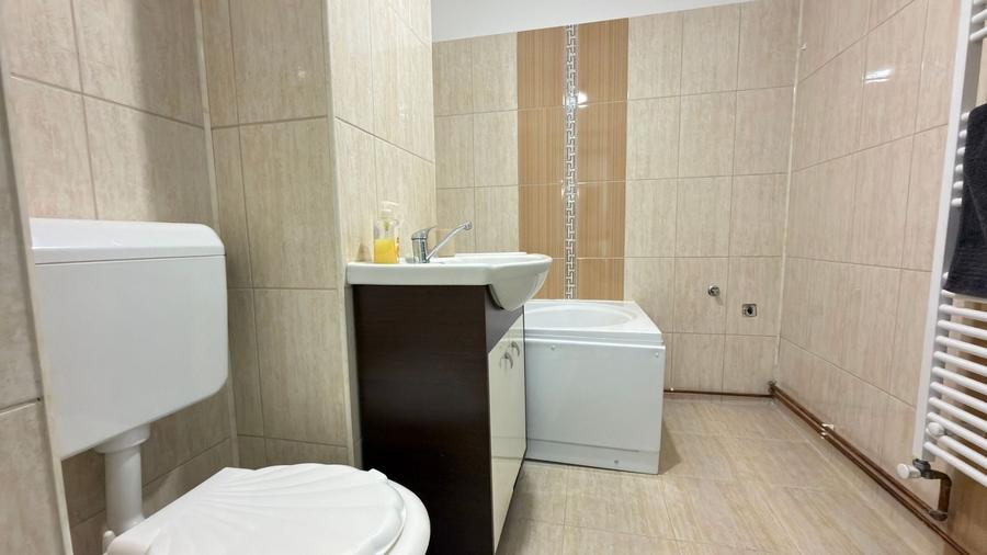 Apartament cu 2 camere semidecomandat, mobilat în Est