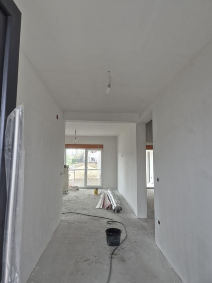 Casă cu 4 camere în Sânleani