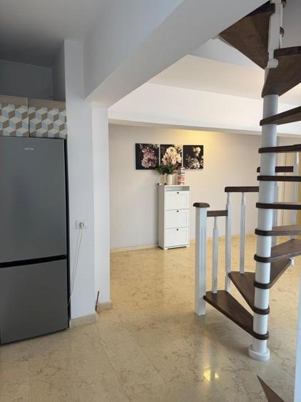 Apartament cu 3 camere semidecomandat, mobilat în Dămăroaia
