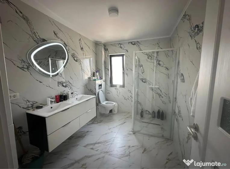 Casă cu 4 camere în Central