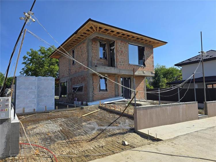 Casă cu 4 camere cu Teren 390 Mp în Miroslava