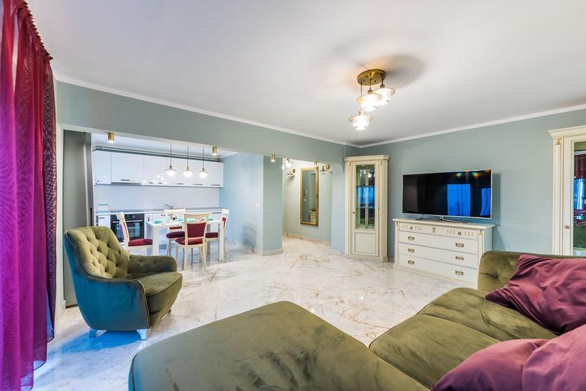 Apartament cu 3 camere semidecomandat în Intim