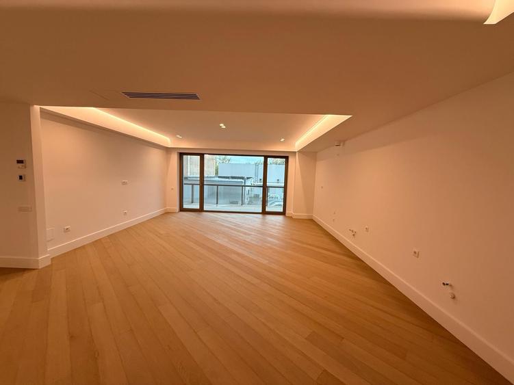 Apartament cu 3 camere în Iancu Nicolae