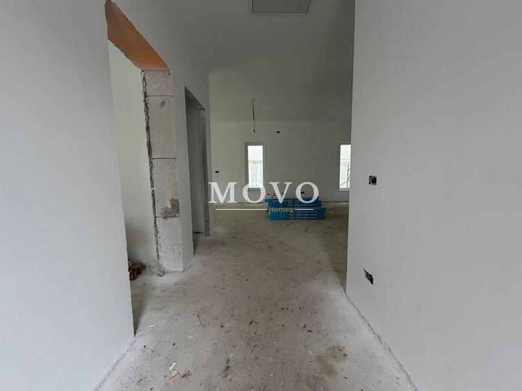 Duplex cu 3 camere cu Canalizare în Utvin
