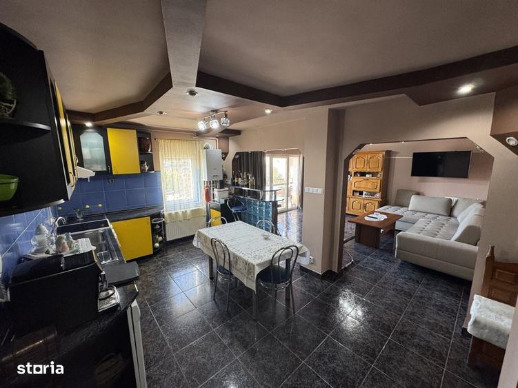 Apartament cu 4 camere decomandat în Micro 16