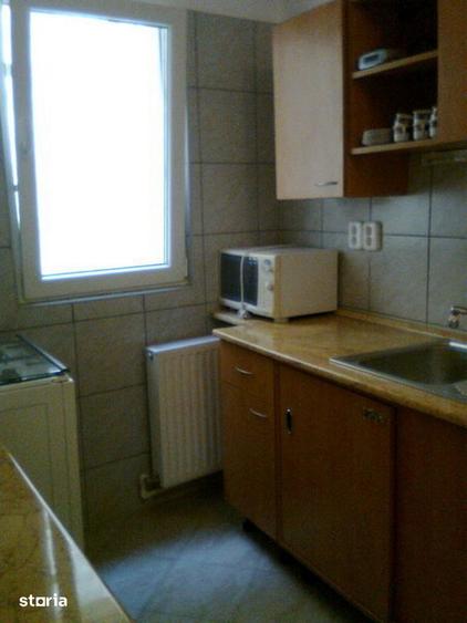 Apartament cu 3 camere semidecomandat, mobilat în Știrbei Vodă
