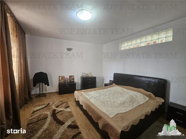 Casă cu 7 camere cu Teren 365 Mp în Km 4