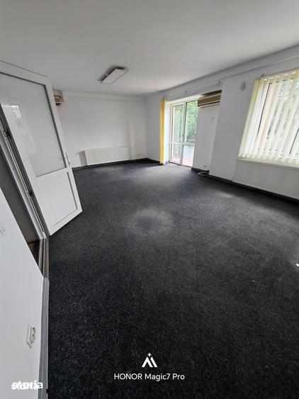 Apartament cu 6 camere în Vitan