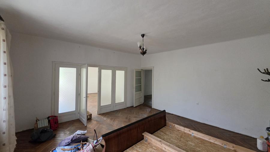 Apartament cu 4 camere decomandat în Sub Arini
