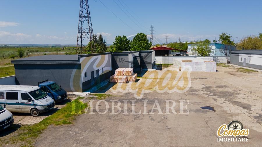 Spațiu industrial, de 1,800 mp, în Roman