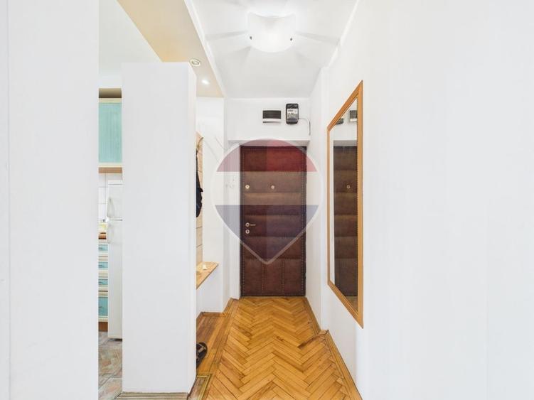 Apartament cu 2 camere semidecomandat, mobilat în P-ța Romană