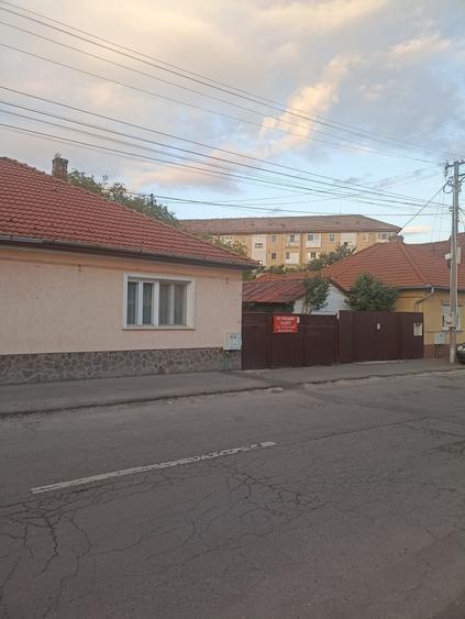 Casă individuală cu 2 camere cu Canalizare în Central
