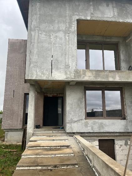 Casă individuală cu 5 camere cu Garaj în Vidra