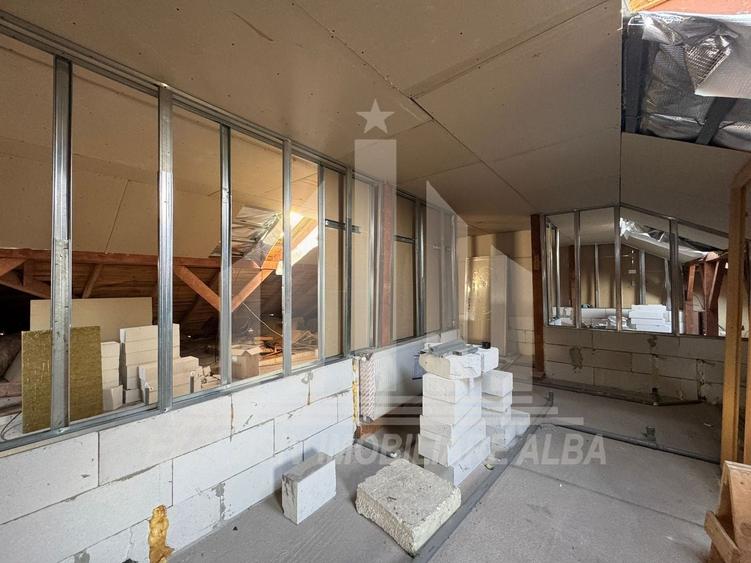 Apartament cu 7 camere decomandat în Cetate