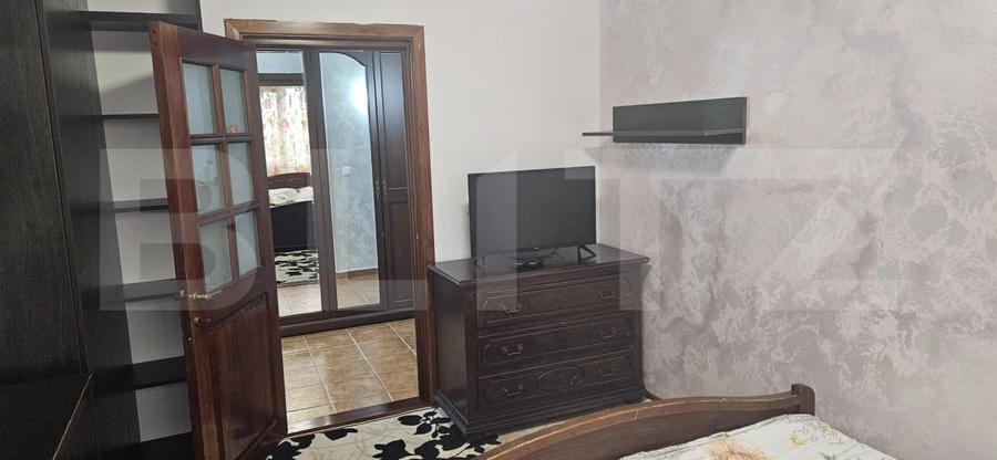 Apartament cu 3 camere decomandat, mobilat în Podu Roș