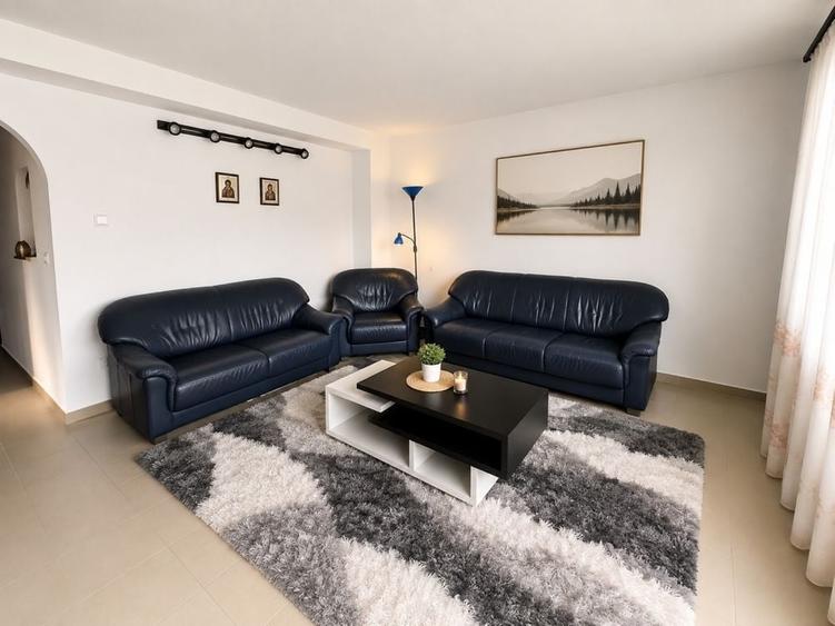 Apartament cu 3 camere decomandat în Răcădău