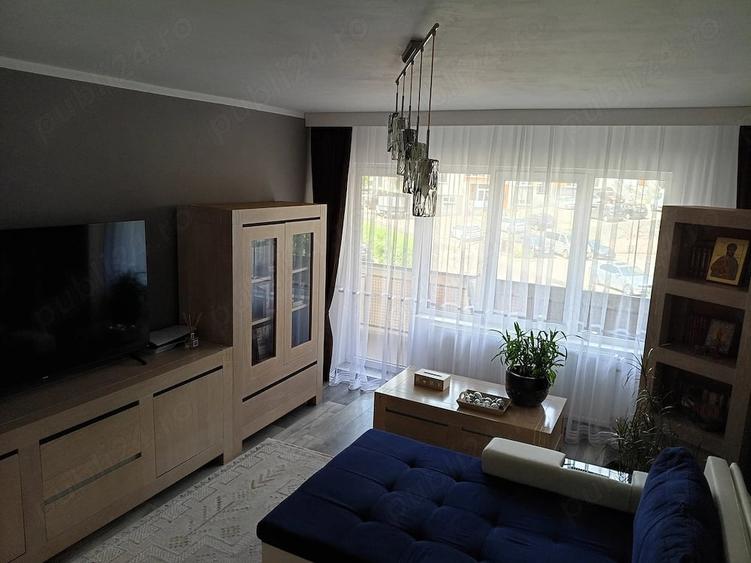 Apartament cu 3 camere decomandat în Central