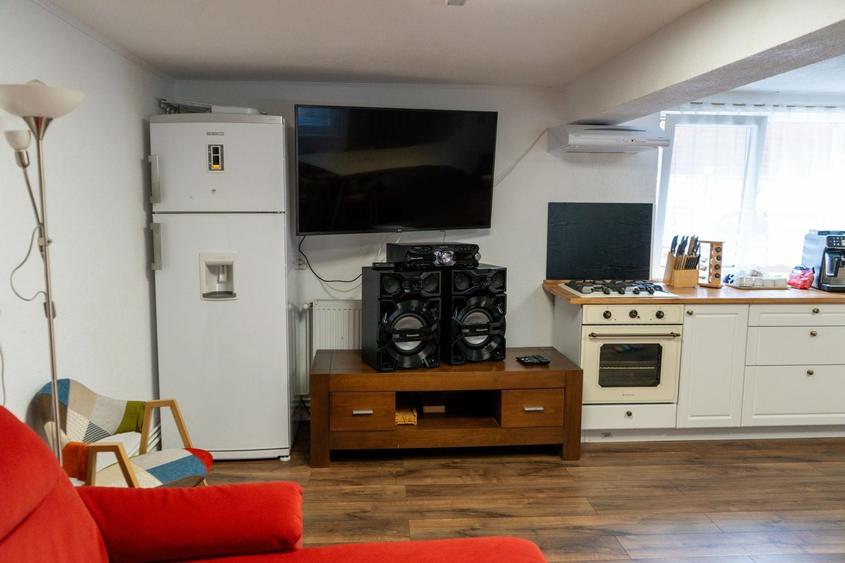 Casă individuală cu 7 camere cu Canalizare în Moara de Pădure