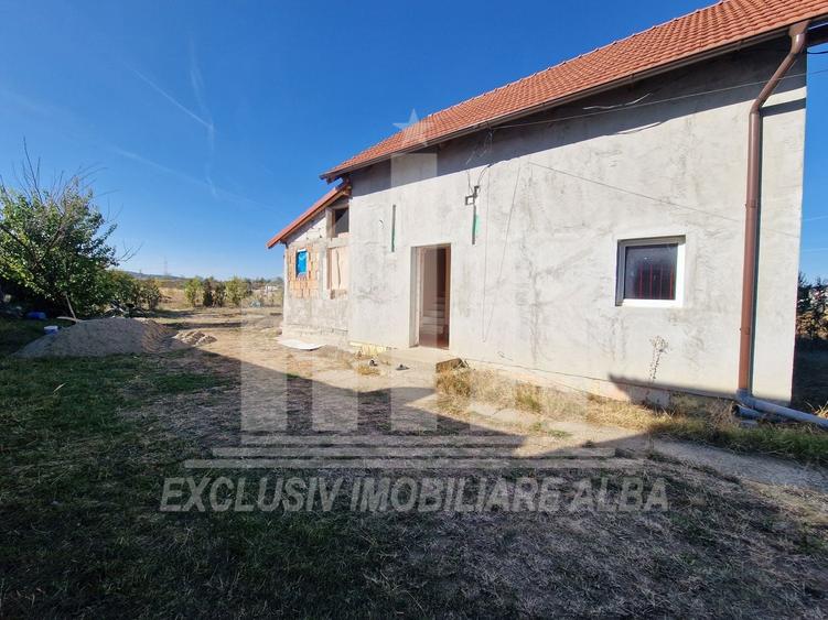 Casă individuală cu 3 camere cu Canalizare în Sud