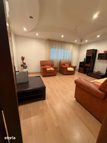 Apartament cu 3 camere decomandat în Ștefan cel Mare