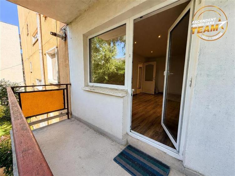 Confort,liniste,pozitie apreciabila: Apartament renovat,decomandat,3 camere,etaj - 21