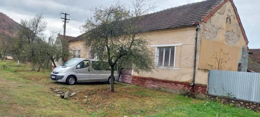 Casă cu 4 camere în Căprioara