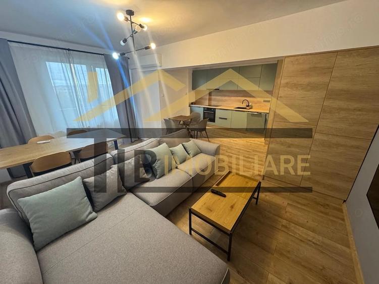 Apartament cu 3 camere semidecomandat în Pandurilor