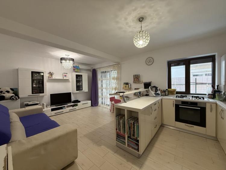 Apartament cu 2 camere decomandat, mobilat în Dumbrăvița