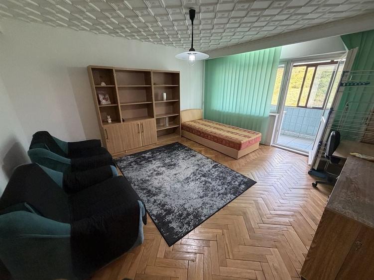 Apartament cu 2 camere semidecomandat în Mihai Eminescu
