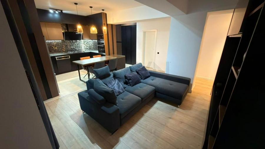 Apartament cu 3 camere semidecomandat, mobilat în Sisești