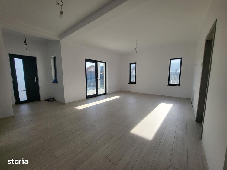 Casă cu 3 camere cu Teren 270 Mp în Hemeiuș