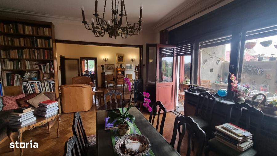 Apartament cu 5 camere în Central