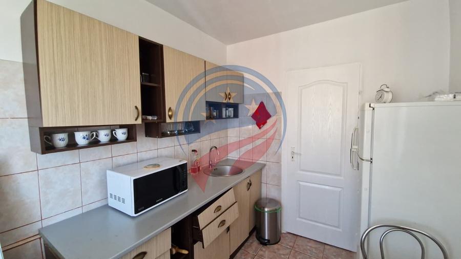 Apartament cu 2 camere semidecomandat, mobilat în Craiovița Nouă