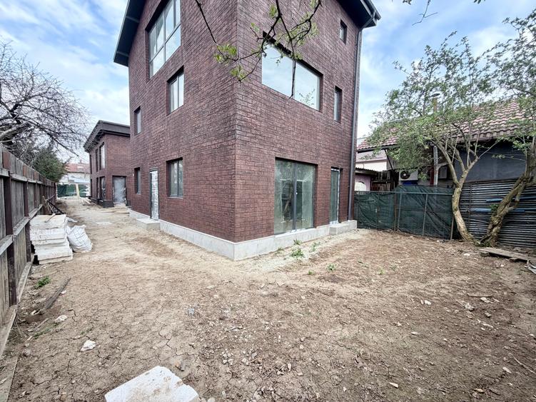 Casă individuală cu 4 camere cu Canalizare în Metalurgiei