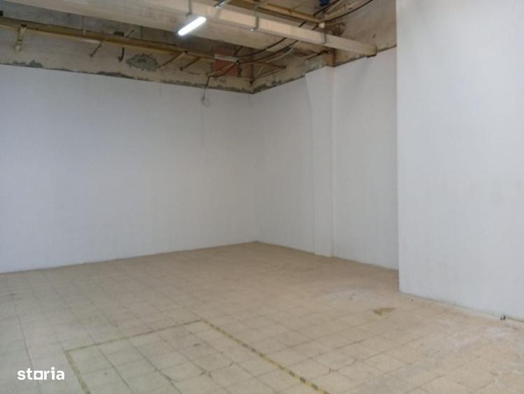 Spațiu comercial, de 1,000 mp, în Central