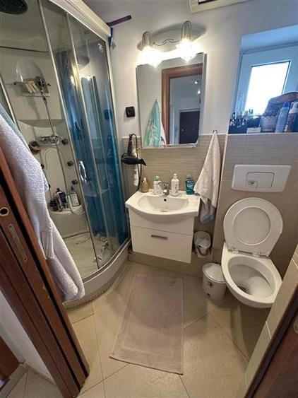 Apartament cu 3 camere semidecomandat, mobilat în Tineretului