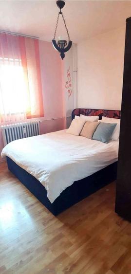 Apartament cu 4 camere semidecomandat, mobilat în Rahova